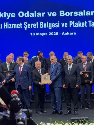 Hizmet �eref Belgesi ve Plaket Takdim T�reni